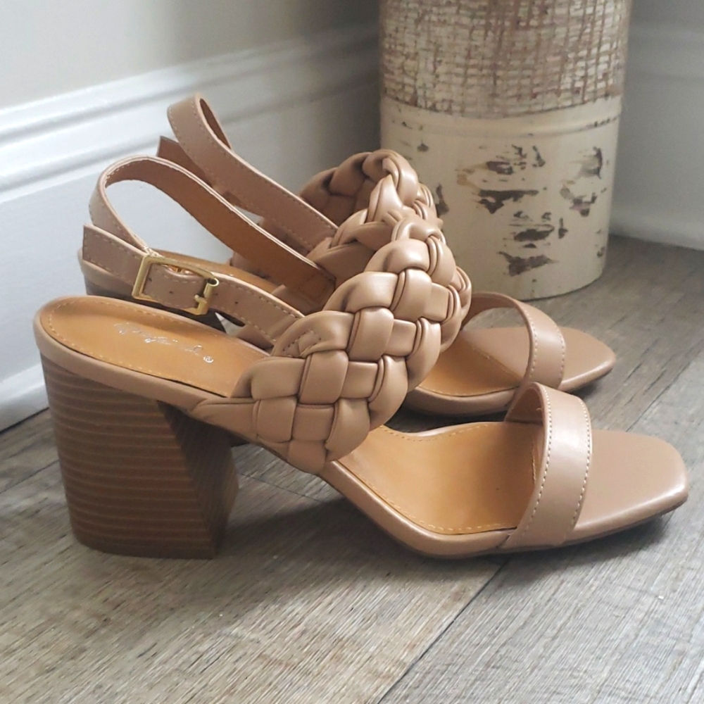 Qupid Sandals - Picture 2 of 9